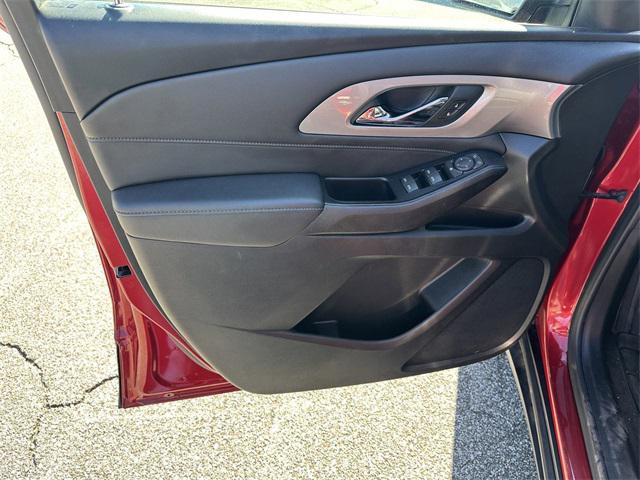 used 2023 Chevrolet Traverse car, priced at $26,339