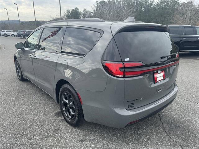 used 2021 Chrysler Pacifica Hybrid car, priced at $30,216