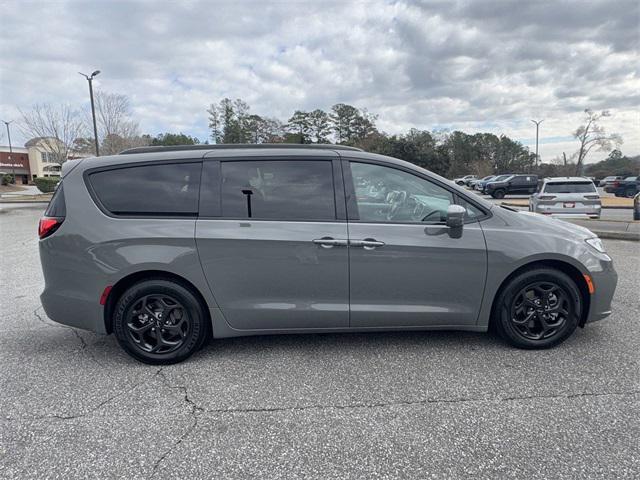 used 2021 Chrysler Pacifica Hybrid car, priced at $30,216