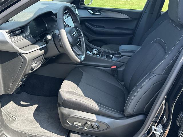 new 2025 Jeep Grand Cherokee car, priced at $36,875