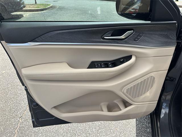 used 2025 Jeep Grand Cherokee car, priced at $42,990