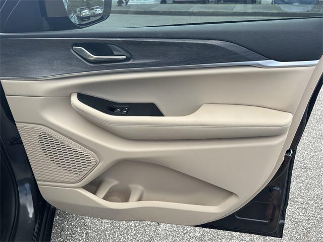 used 2025 Jeep Grand Cherokee car, priced at $42,990