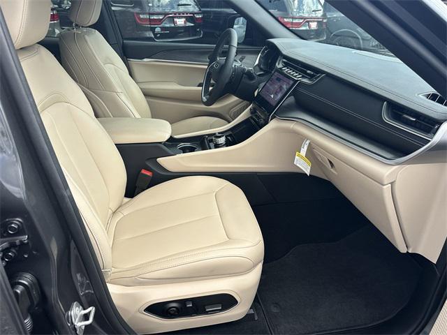 used 2025 Jeep Grand Cherokee car, priced at $42,990