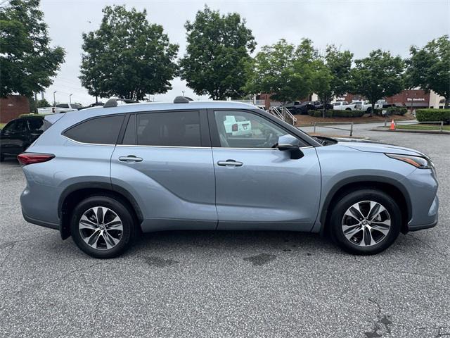 used 2023 Toyota Highlander car, priced at $38,494