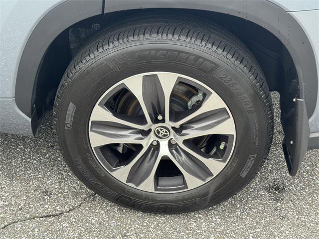 used 2023 Toyota Highlander car, priced at $38,494