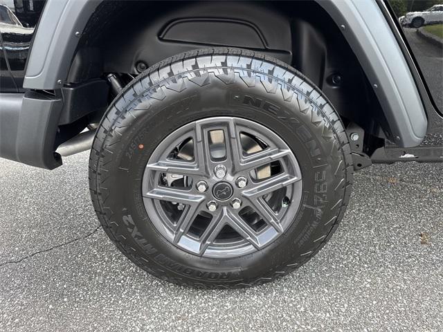 new 2025 Jeep Wrangler car, priced at $40,615