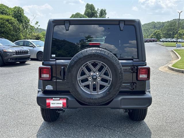new 2025 Jeep Wrangler car, priced at $40,615