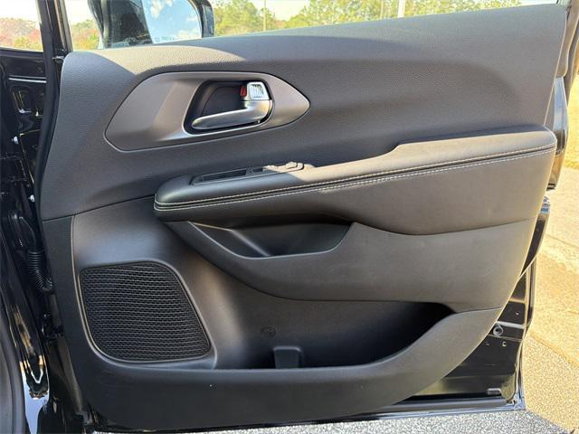 new 2026 Chrysler Pacifica car, priced at $39,535