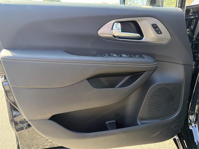 new 2026 Chrysler Pacifica car, priced at $39,535