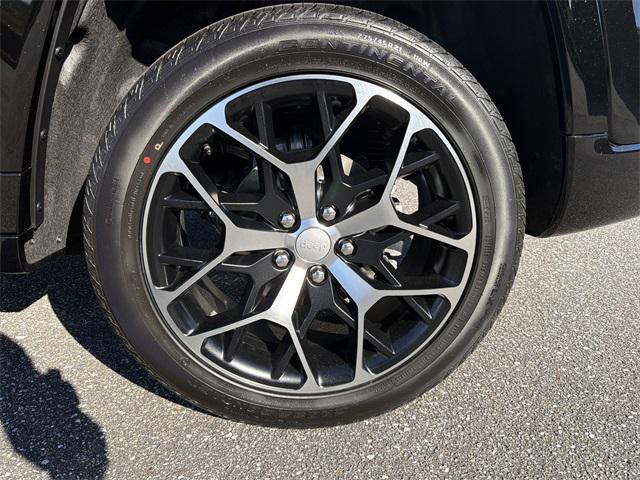 new 2025 Jeep Grand Cherokee car, priced at $59,400