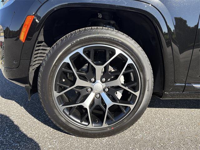 new 2025 Jeep Grand Cherokee car, priced at $59,400