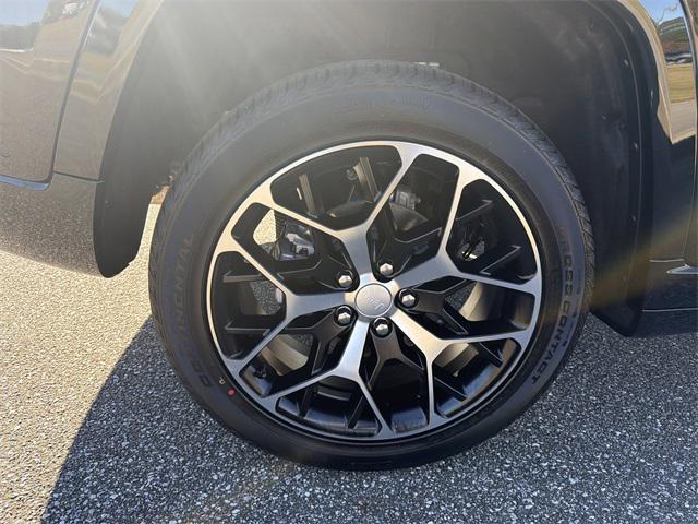 new 2025 Jeep Grand Cherokee car, priced at $59,400