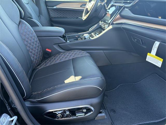 new 2025 Jeep Grand Cherokee car, priced at $59,400