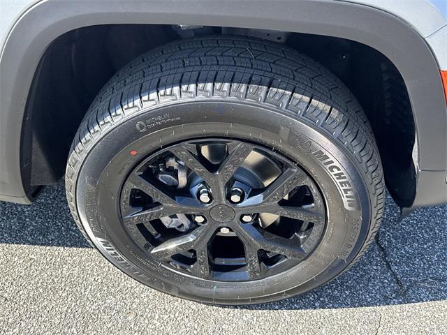 new 2025 Jeep Grand Cherokee car, priced at $36,730
