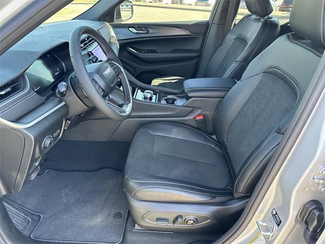 new 2025 Jeep Grand Cherokee car, priced at $36,730