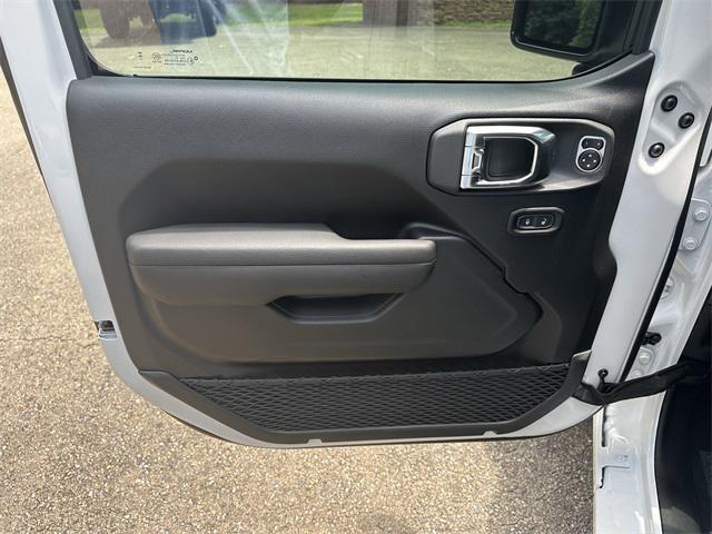 new 2025 Jeep Wrangler car, priced at $41,385