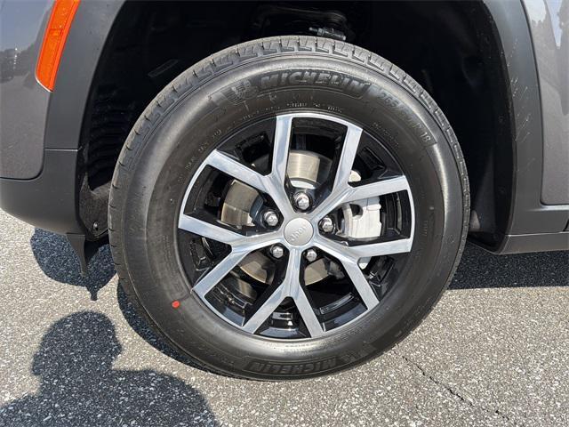 new 2025 Jeep Grand Cherokee car, priced at $43,010