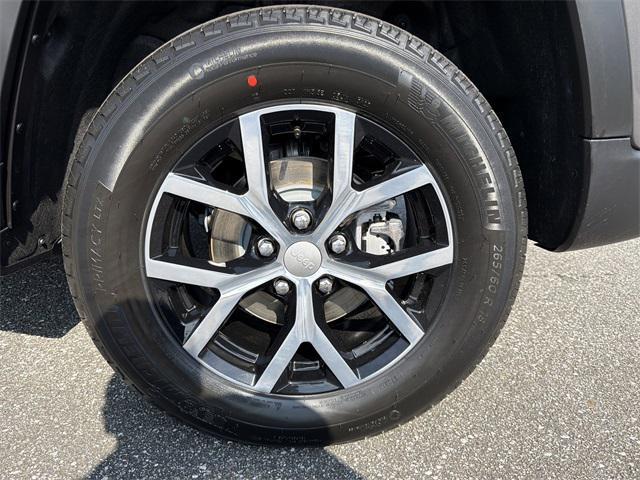 new 2025 Jeep Grand Cherokee car, priced at $43,010