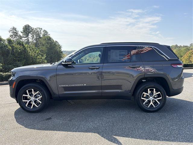 new 2025 Jeep Grand Cherokee car, priced at $43,010