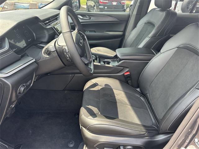new 2025 Jeep Grand Cherokee car