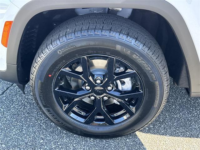 new 2025 Jeep Grand Cherokee car, priced at $36,526