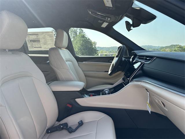 new 2025 Jeep Grand Cherokee car, priced at $39,495