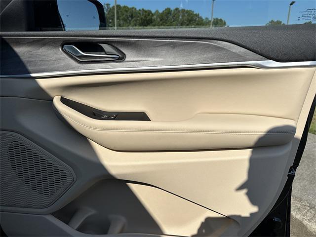 new 2025 Jeep Grand Cherokee car, priced at $39,495
