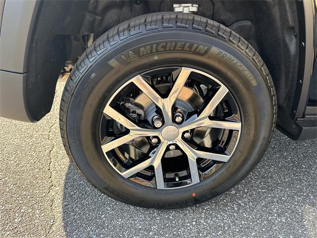 new 2025 Jeep Grand Cherokee car, priced at $39,495