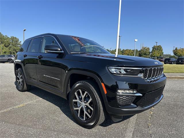 new 2025 Jeep Grand Cherokee car, priced at $39,495