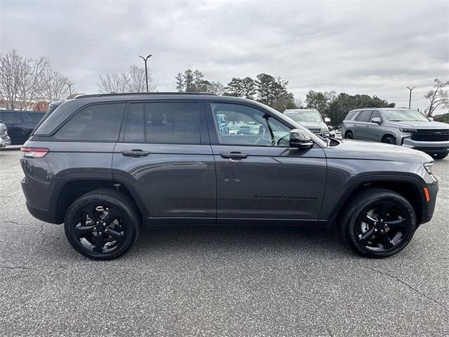 new 2025 Jeep Grand Cherokee car, priced at $42,170