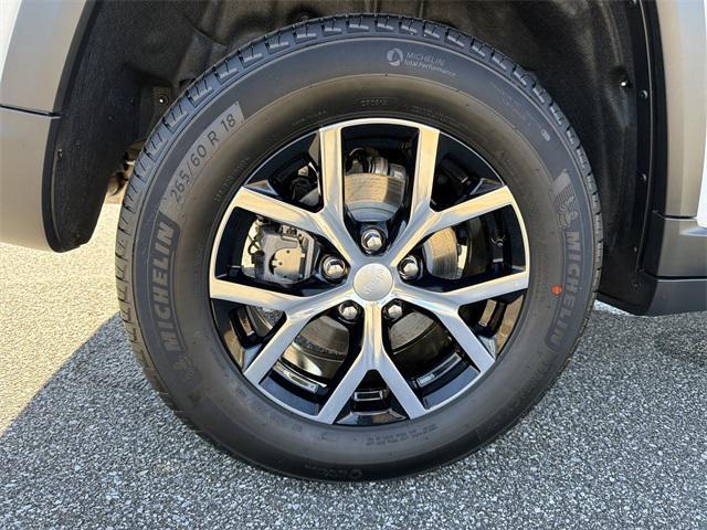 new 2025 Jeep Grand Cherokee car, priced at $37,900