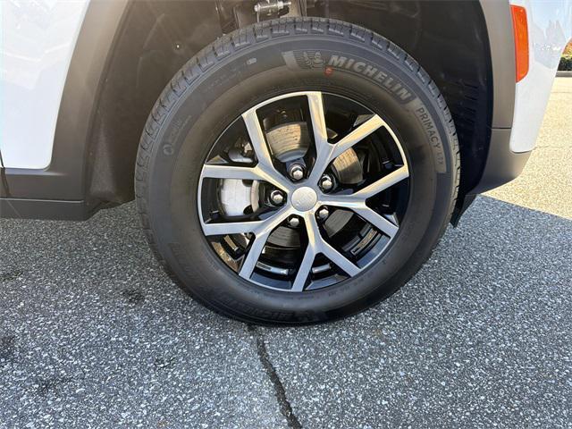 new 2025 Jeep Grand Cherokee car, priced at $37,900