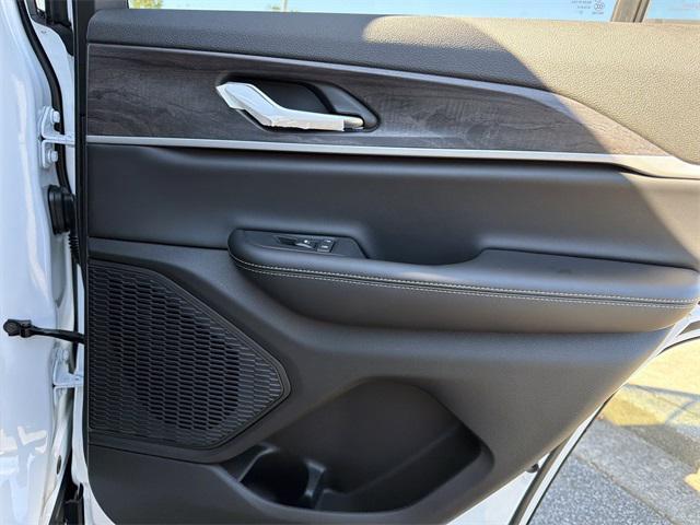 new 2025 Jeep Grand Cherokee car, priced at $37,900