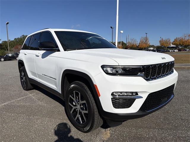 new 2025 Jeep Grand Cherokee car, priced at $37,900