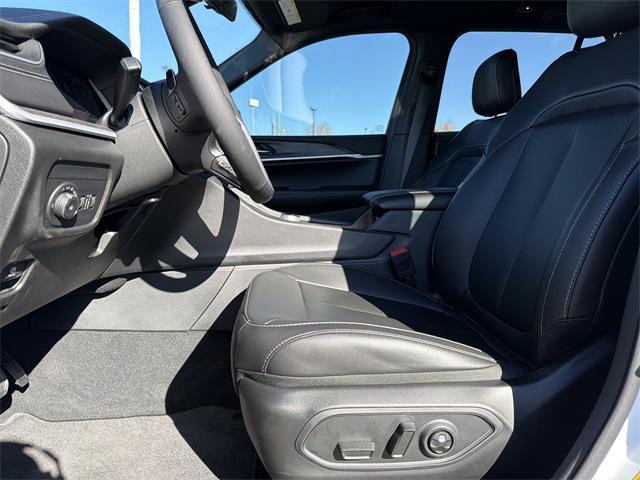 new 2025 Jeep Grand Cherokee car, priced at $37,900