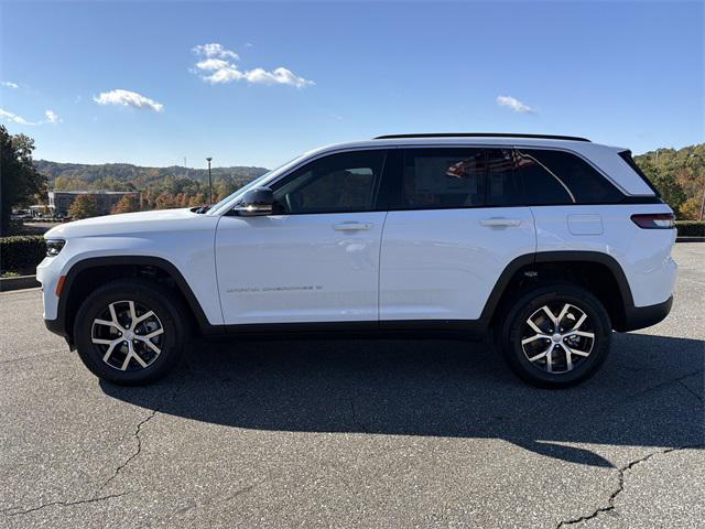 new 2025 Jeep Grand Cherokee car, priced at $37,900