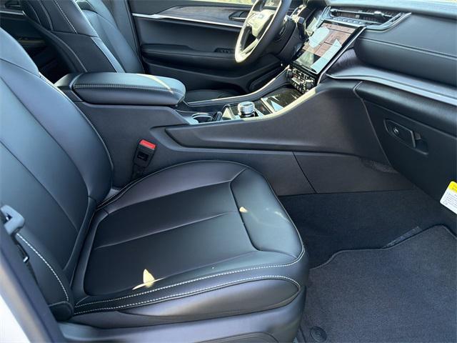 new 2025 Jeep Grand Cherokee car, priced at $37,900
