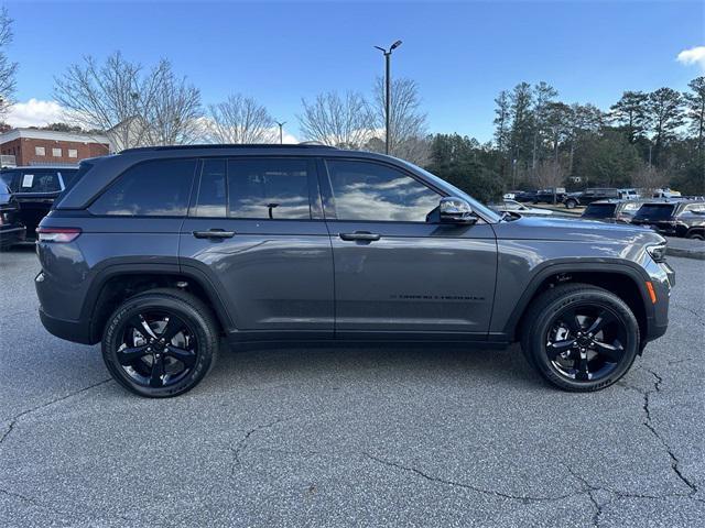 new 2025 Jeep Grand Cherokee car, priced at $42,170