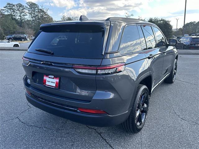 new 2025 Jeep Grand Cherokee car, priced at $42,170