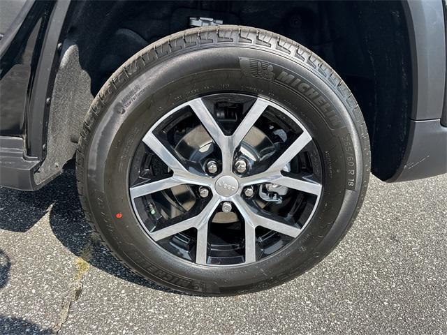 new 2025 Jeep Grand Cherokee car, priced at $40,995