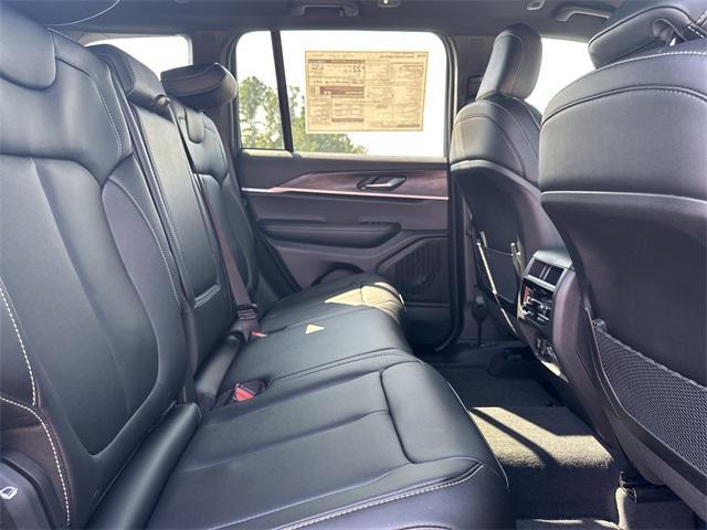 new 2025 Jeep Grand Cherokee car, priced at $40,995