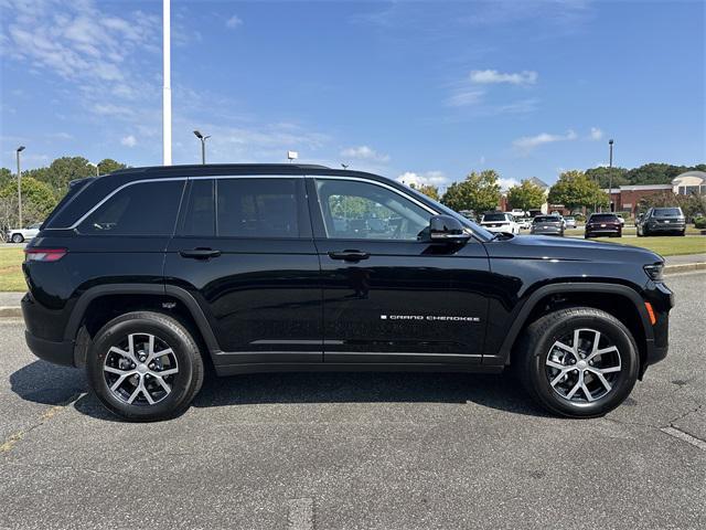 new 2025 Jeep Grand Cherokee car, priced at $40,995