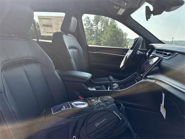 new 2025 Jeep Grand Cherokee car, priced at $40,995