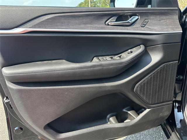 new 2025 Jeep Grand Cherokee car, priced at $40,995