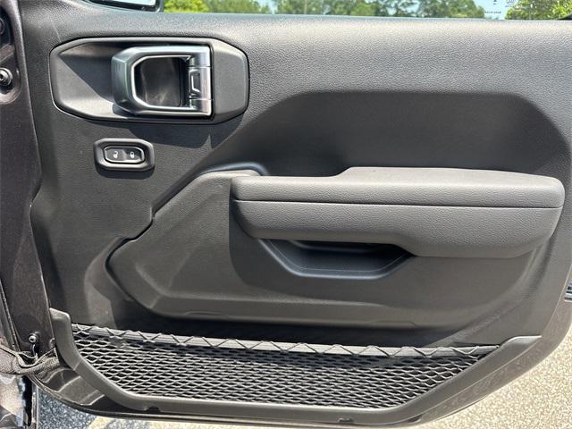 new 2025 Jeep Wrangler car, priced at $40,615