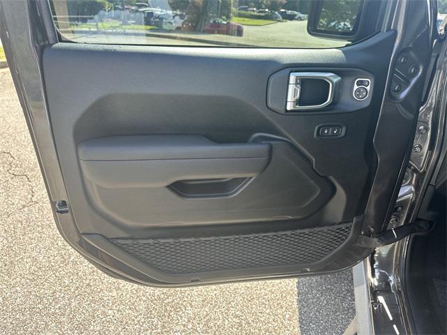 new 2025 Jeep Wrangler car, priced at $53,474