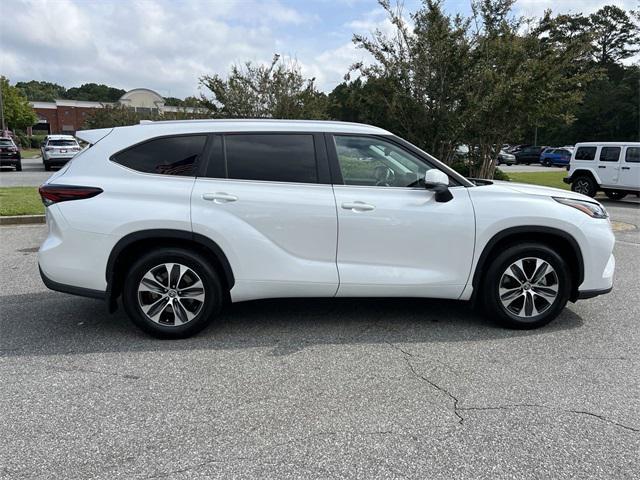 used 2024 Toyota Highlander car, priced at $39,995