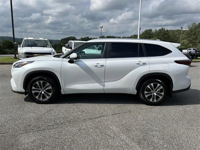 used 2024 Toyota Highlander car, priced at $39,995