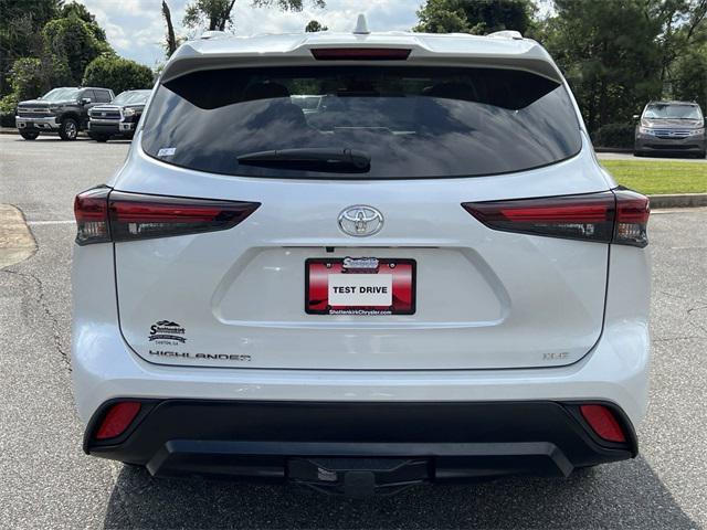 used 2024 Toyota Highlander car, priced at $39,995