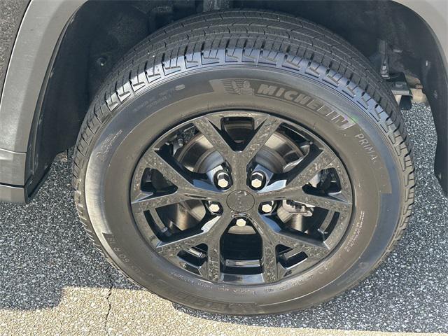 used 2024 Jeep Grand Cherokee car, priced at $35,990